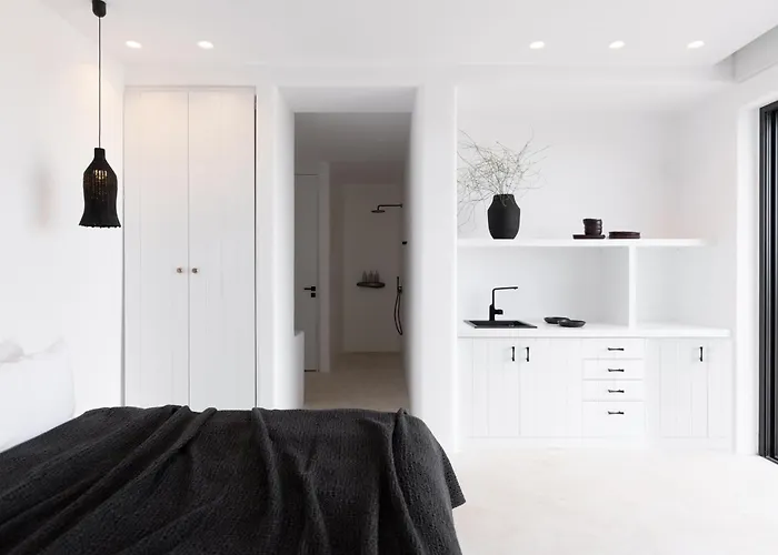 Maera Maximus * Mykonos Town