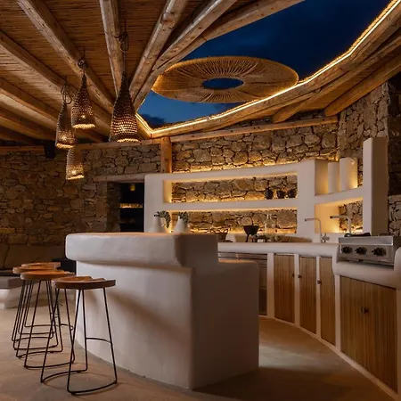 Maera Maximus * Mykonos Town