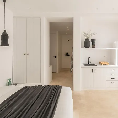 Maera Maximus * Mykonos Town