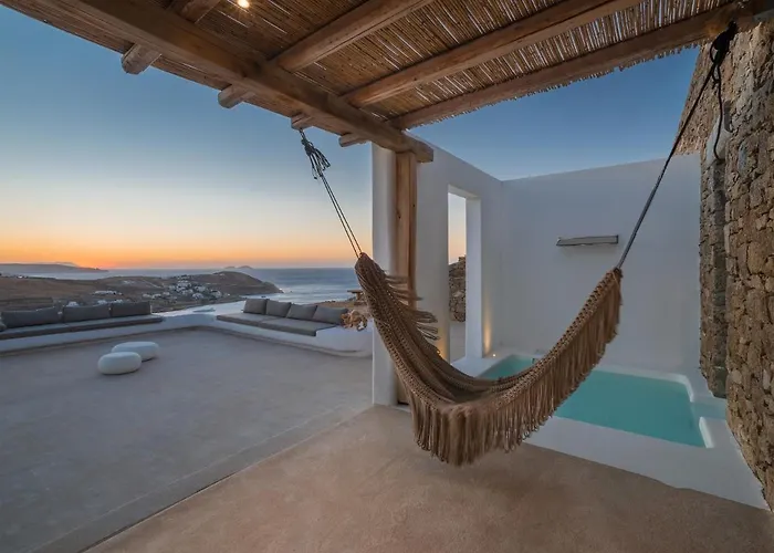 Maera Maximus * Mykonos Town