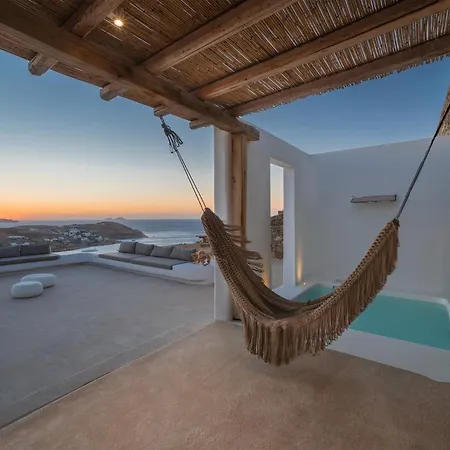 Maera Maximus * Mykonos Town