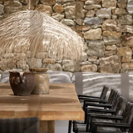 Maera Maximus * Mykonos Town